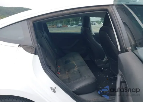 2018 Tesla Model 3 Long Range/Performance z USA, uszkodzony, nr VIN 5YJ3E1EB7JF115583